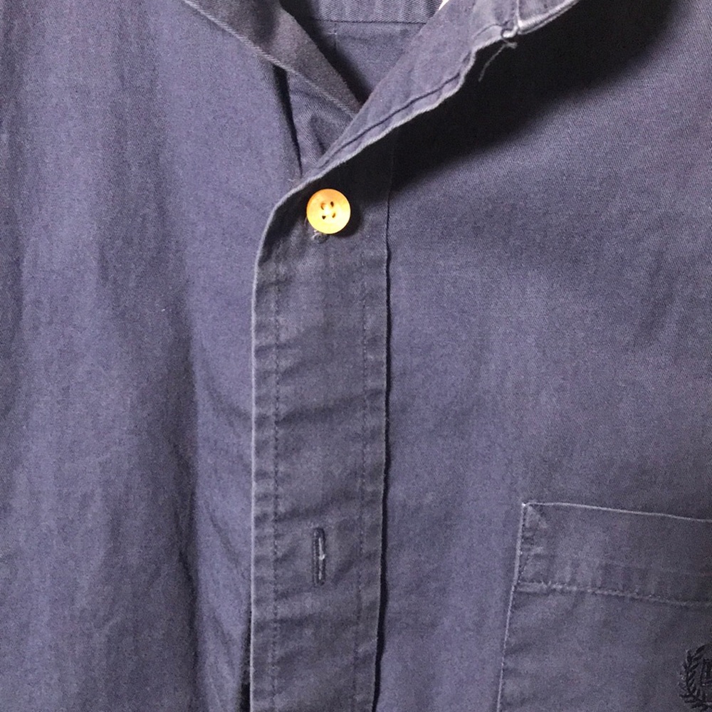 Button down - Picture 2 of 3